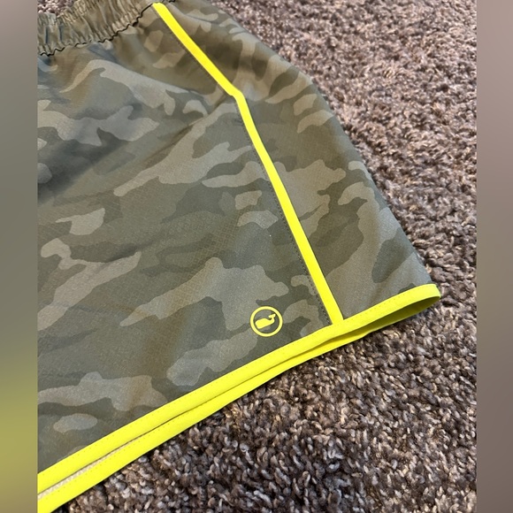 Vineyard Vines Athletic Shorts - Picture 2 of 6